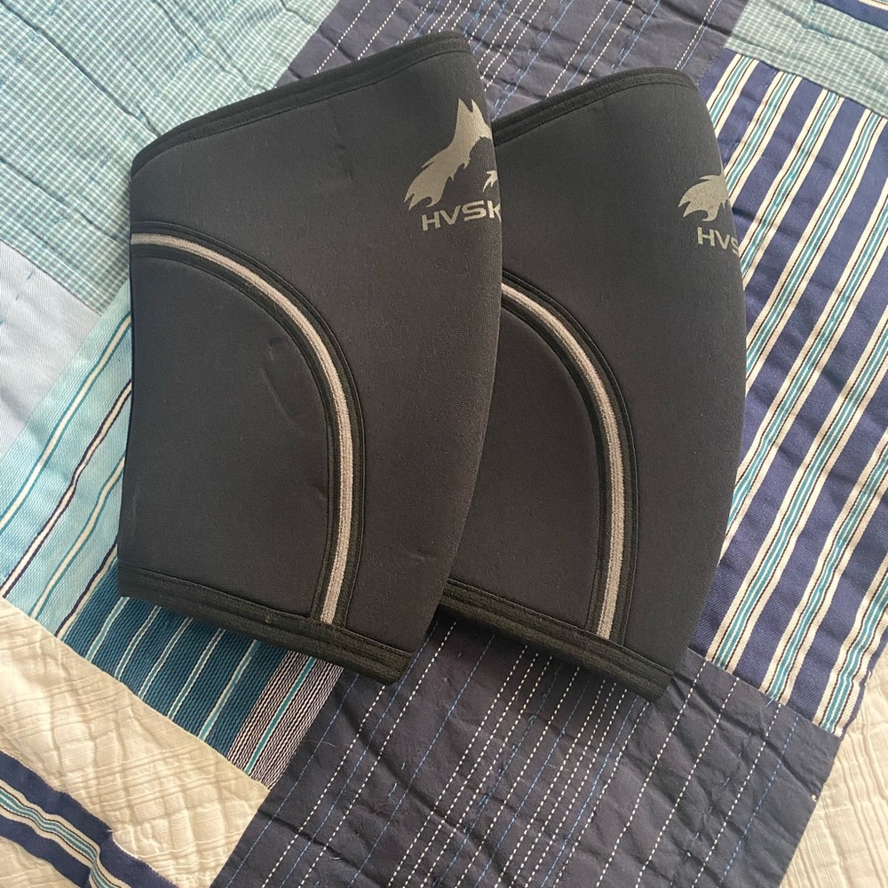 Husky fitness knee sleeves